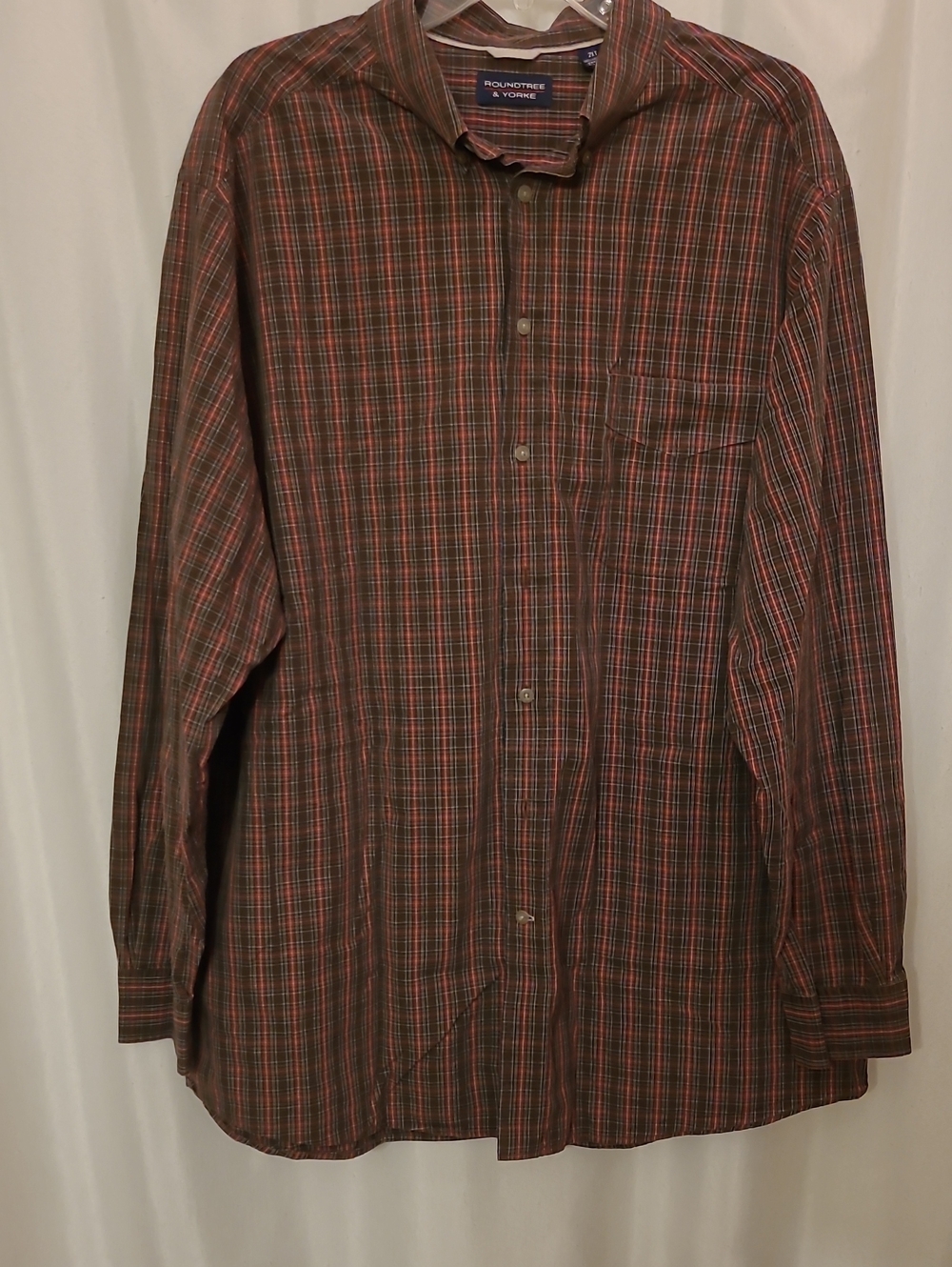 Roundtree & Yorke Men's Brown and Red Plaid Button-Down Shirt
